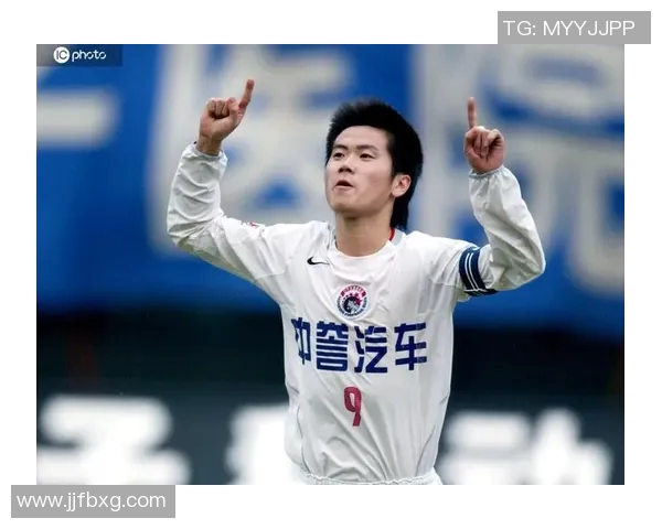 以忠诚铸就传奇永不背弃信仰的足球巨星奋斗之路