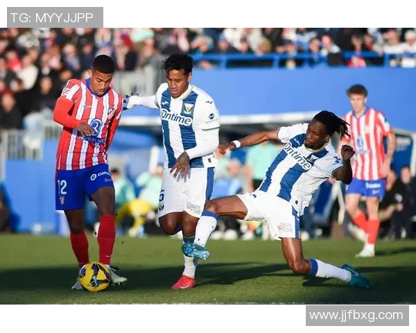 国外足球明星精彩对决展现顶级竞技魅力 你最喜欢的球员是谁